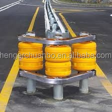 SB รับรองความปลอดภัยบนทางหลวงสีเหลือง Roller Barrier Guardrail U Shape Frame 3