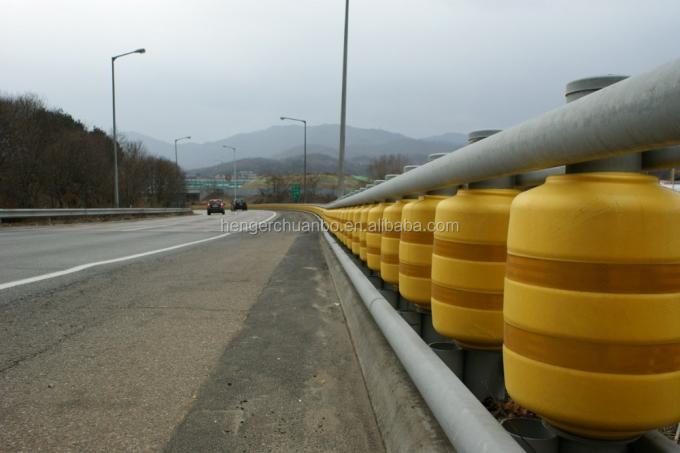 SB รับรองความปลอดภัยบนทางหลวงสีเหลือง Roller Barrier Guardrail U Shape Frame 4