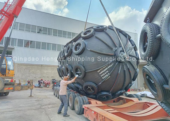 คุณภาพ บังโคลนยางลมชนิดตาข่ายโยโกฮามา 50kpa และ 80kpa สำหรับเรือเทียบเรือและเรือเทียบท่า โครงสร้างลอยน้ำ ISO 17357 โรงงาน