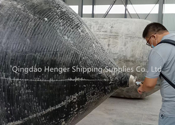 คุณภาพ BV Certified Marine Rubber Airbag and Pneumatic Rubber Fender with 4-25m Length and 6-8 Years Useful Life โรงงาน