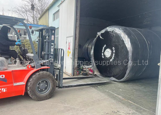 คุณภาพ High Density Foam Inside Dock Suspension Foam Filled Fender น้ำหนักเบา 2.5*4.1m โรงงาน