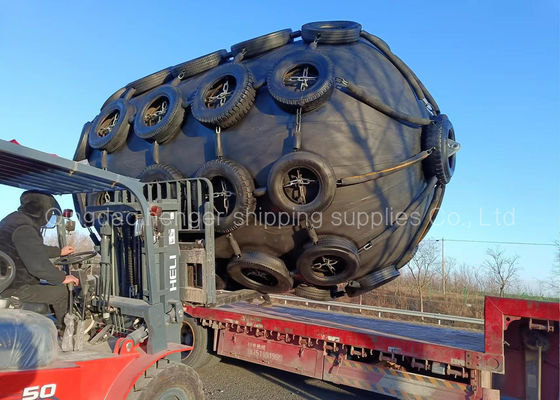 คุณภาพ Black Marine Pneumatic Rubber Fender 50kpa 3.3*6.5m พร้อม Chain Net โรงงาน