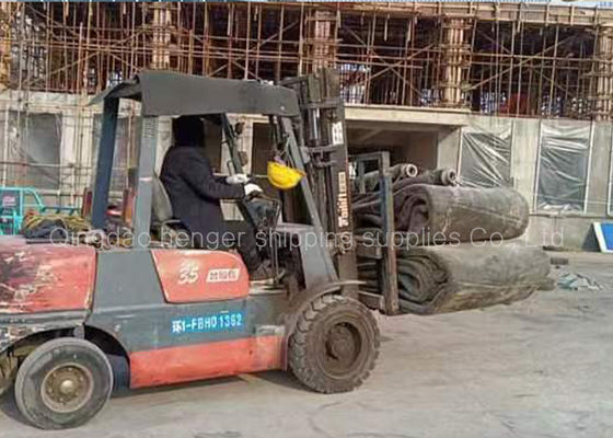 คุณภาพ ใบรับรอง DNV 1.8x12m ถุงลมนิรภัยยางลมทางทะเลสำหรับการเปิดตัวเรือ โรงงาน