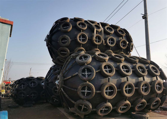 คุณภาพ ISO 17357 Marine Yokohama Fenders สำหรับเรือและเรือ STD STS ขนาดที่กำหนดเอง โรงงาน