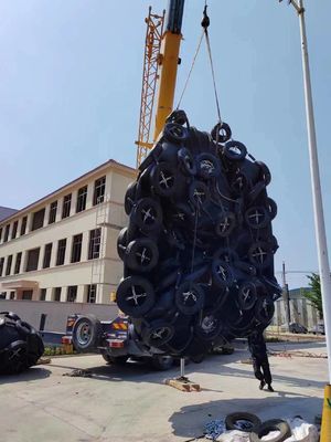 คุณภาพ 3300x6500mm นิวเมติก Yokohama Fenders 50Kpa พร้อม Chain Tyre Net โรงงาน