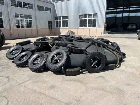 คุณภาพ 3300x6500mm นิวเมติก Yokohama Fenders 50Kpa พร้อม Chain Tyre Net โรงงาน