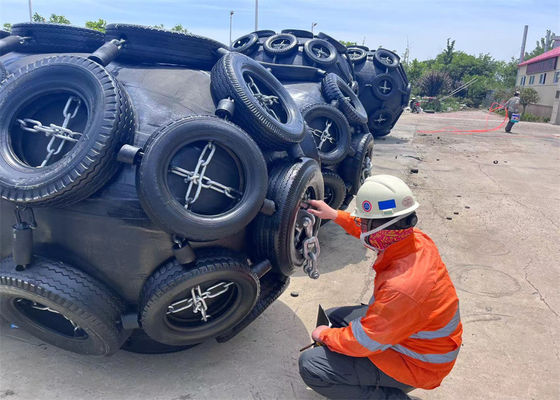 คุณภาพ Yokohama Floating Ship บังโคลนยางลม 3.3 * 6.5M 50kpa พร้อมยางโซ่ โรงงาน