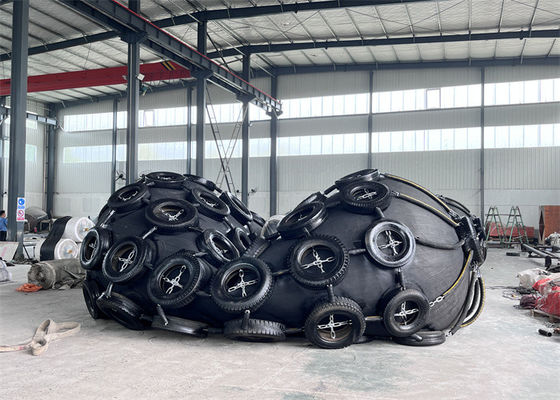 คุณภาพ ขายบังโคลนยางนิวแมติกมาตรฐาน ISO17357 3.3 * 6.5M 50Kpa สีดำ โรงงาน