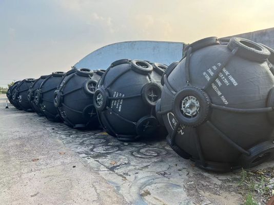 คุณภาพ 0.05MPa/ 0.08MPa ปลายางเรือ Fender ด้วยความสามารถในการดูดซึมแรงกระแทกที่ดีเยี่ยมและชนิด Sling โรงงาน