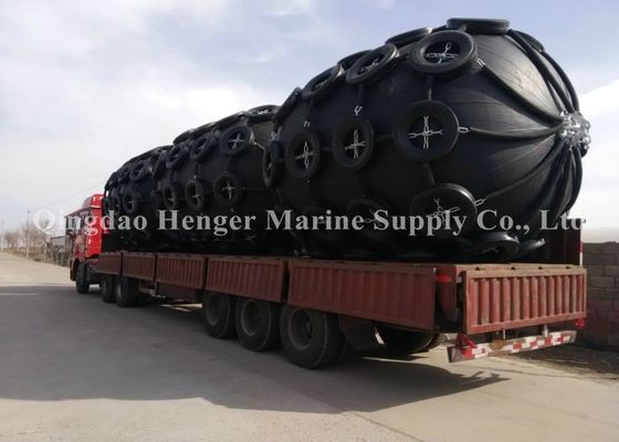 คุณภาพ ความแน่นของแก๊สที่ดี Inflatable Pneumatic Marine Fender D4.5 × L6m พร้อมยางรอก โรงงาน