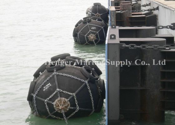 คุณภาพ บังโคลนยางลมยางธรรมชาติความยืดหยุ่นสูงตามมาตรฐาน ISO 17357 สำหรับการใช้งานป้องกันการชนกันของท่าเรือ โรงงาน