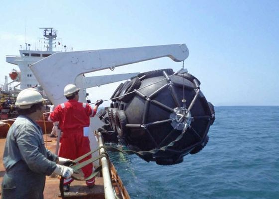 คุณภาพ ป้องกันการต่อเรือ Marine Rubber Fender สายรัดยางสังเคราะห์สำหรับ Port เพื่อป้องกันเรือ โรงงาน