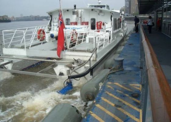 คุณภาพ โฟมโพลียูรีเทน Fender EVA Marine Fender Floating พร้อมโซ่ โรงงาน