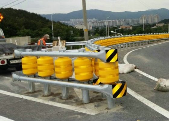 คุณภาพ Energy Absorb Anti Shock ความสูง 510mm Highway Roller Barrier โรงงาน