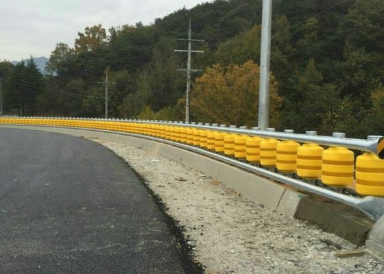 คุณภาพ Energy Absorb Anti Shock ความสูง 510mm Highway Roller Barrier โรงงาน