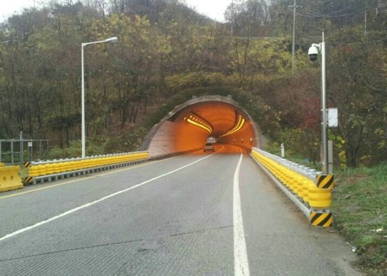 คุณภาพ PU Foam / EVA ความปลอดภัยในการจราจร Barrier Barrier Road Spinning Barrel ขนาดที่กำหนดเอง โรงงาน