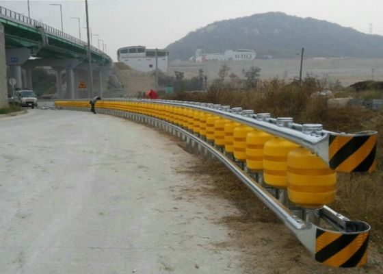 คุณภาพ ป้องกันความผิดพลาดความปลอดภัยถนน Roller Barrier Road Spinning Barrier Highway Guardrail โรงงาน