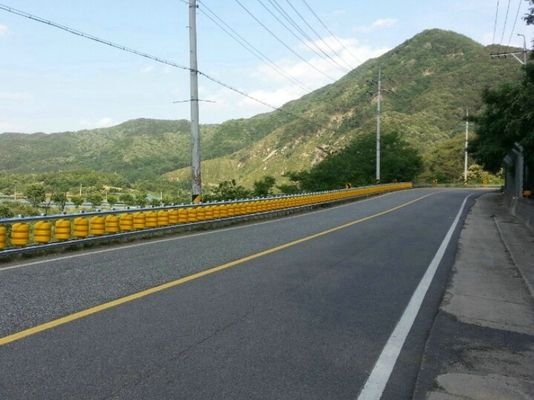 คุณภาพ วัสดุ Eva ที่สามารถถอดออกได้ Barrier Crash Barrier, Barrier Barrier แถบป้องกัน Median Strip โรงงาน