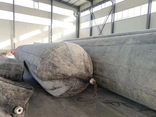 คุณภาพ ถุงลมนิรภัยยางสำหรับเรือ 4-12 ชั้น สำหรับการปล่อยเรือ ยกของหนัก โรงงาน