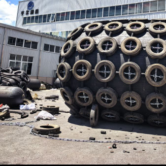 คุณภาพ บังโคลนยางแบบเป่าลม 50kpa & 80kpa สำหรับการถ่ายโอนเรือสู่เรือ โรงงาน