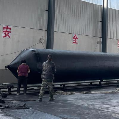 คุณภาพ BV/CCS/ABS/LR รับรองว่ายน้ํายางอากาศกระเป๋า - สีดํา ความยาว 4-24m โรงงาน