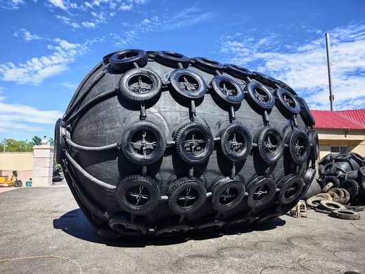 คุณภาพ ISO17357 สอดคล้องกับ Fender ยาง Pneumatic ด้วยขนาดที่กําหนดเองจาก 0.3 ถึง 4.8 M และความดัน 50kpa โรงงาน