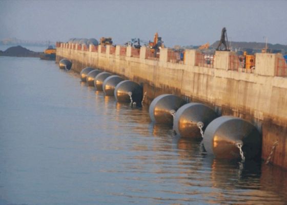 คุณภาพ High Density Foam Core Foam Filled Fender with High Energy Absorption Capacity and Positive Buoyancy for Marine Protection โรงงาน