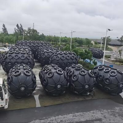 คุณภาพ Heavy Duty Pneumatic Rubber Fender Inflatable Yokohama Type Fender for Protection of Large Oil Tankers and Gas Carriers โรงงาน
