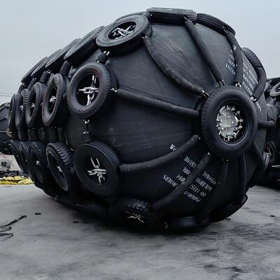 คุณภาพ Pneumatic Rubber Fender For Marine Service โรงงาน