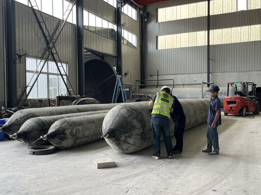 คุณภาพ Anti Corrosion Marine Rubber Airbag for Long Term Saltwater Service with 0.8-3 M Diameter โรงงาน