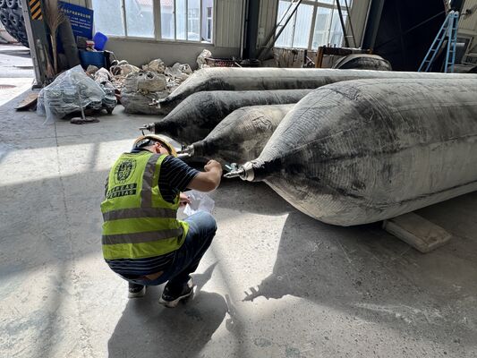 คุณภาพ Anti Corrosion Marine Rubber Airbag for Long Term Saltwater Service with 0.8-3 M Diameter โรงงาน