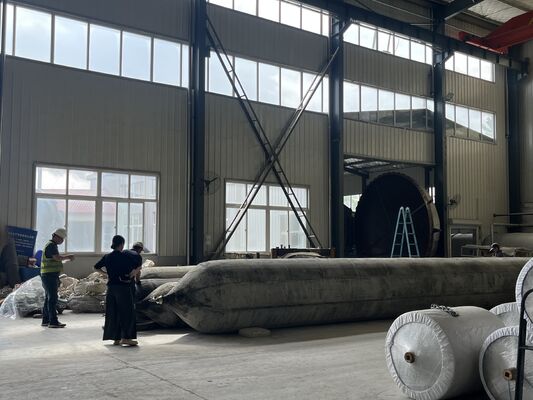 คุณภาพ Marine Rubber Airbag with Stainless Steel Mounting Hardware for Corrosion Free Installation โรงงาน
