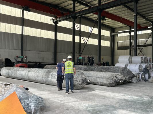 คุณภาพ Marine Rubber Airbag with Stainless Steel Mounting Hardware for Corrosion Free Installation โรงงาน