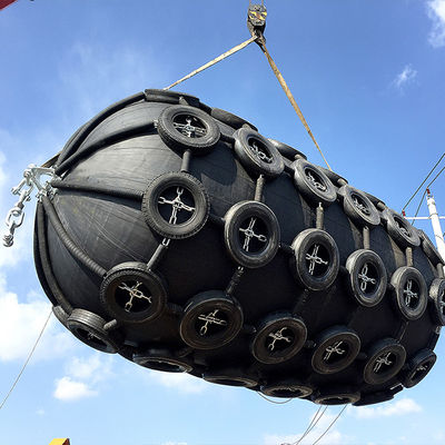 คุณภาพ บังโคลนยางลมยางธรรมชาติความยืดหยุ่นสูงตามมาตรฐาน ISO 17357 สำหรับการใช้งานป้องกันการชนกันของท่าเรือ โรงงาน