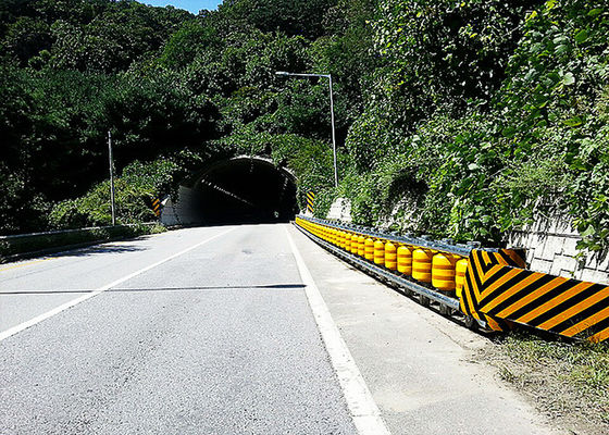 คุณภาพ ความปลอดภัยการจราจรบนถนน Eva Buckets Rolling Anti Crash Guardrail Road Roller Barrier โรงงาน