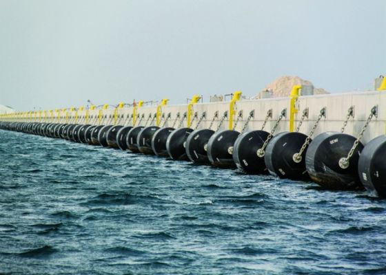 คุณภาพ เรือป้องกันกระแทกเรือลอยที่มีความแข็งแรงเครื่องกลสูง โรงงาน