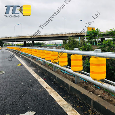 คุณภาพ Anti Shock เส้นผ่านศูนย์กลาง 370 มม. ระยะห่าง 0.5 ม. Safety Roller Barrier โรงงาน