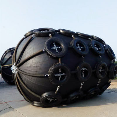 คุณภาพ ยางธรรมชาติ 4.5 * 9m 50kPa Pneumatic Marine Fender พร้อมสีที่กำหนดเอง โรงงาน