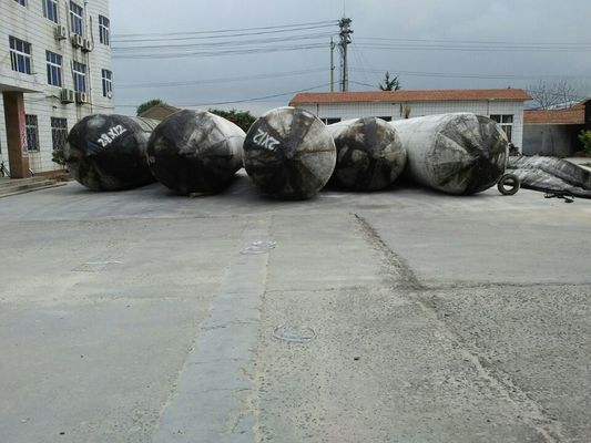 คุณภาพ 0.08Mpa 250T / M เรือเปิดตัว Marine Salvage Airbags โรงงาน