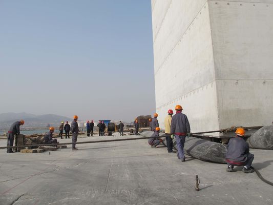 คุณภาพ Iso 17357 Standard Heavy Duty D1.0m * L10m ถุงลมนิรภัยยางเป่าลมสำหรับเรือ โรงงาน