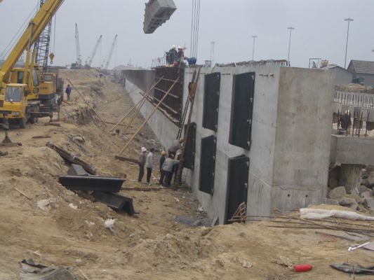 คุณภาพ 0.08Mpa 250T / M เรือเปิดตัว Marine Salvage Airbags โรงงาน