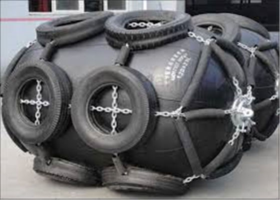คุณภาพ 1M - 6.5M Long Pneumatic Marine Fender 50Kpa ความดันเริ่มต้น ISO17357 มาตรฐาน โรงงาน