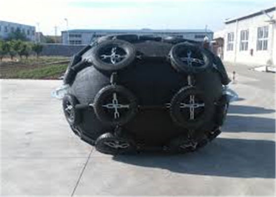 คุณภาพ 1M - 6.5M Long Pneumatic Marine Fender 50Kpa ความดันเริ่มต้น ISO17357 มาตรฐาน โรงงาน