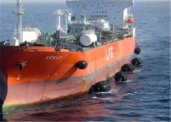 คุณภาพ 50kPa และ 80kPa Boat Rubber Fender Protecting Vessel โรงงาน