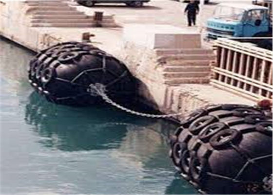คุณภาพ 50kPa และ 80kPa Boat Rubber Fender Protecting Vessel โรงงาน