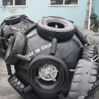 คุณภาพ D3.3x6.5m Yokohama Pneumatic Rubber Fender CCS Certificate โรงงาน