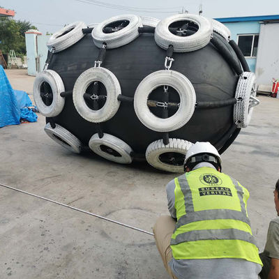 คุณภาพ STS Floating Pneumatic Rubber Fender จัดส่งไปยังการดำเนินการถ่ายโอนเรือ โรงงาน