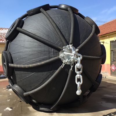 คุณภาพ 50kpa 80kpa บังโคลนลมทะเลพร้อมโซ่ชนิด Marine Black โรงงาน