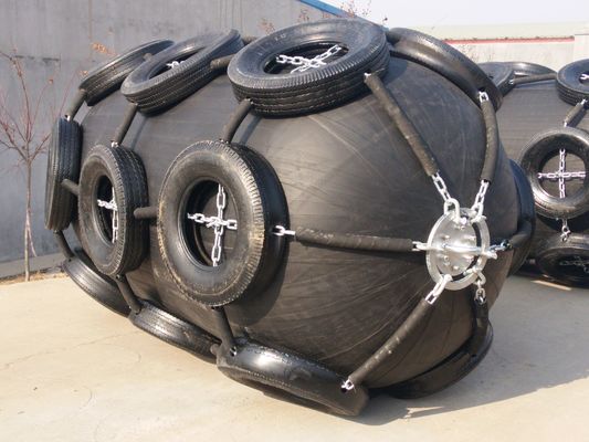 คุณภาพ 50kpa 80kpa บังโคลนลมทะเลพร้อมโซ่ชนิด Marine Black โรงงาน