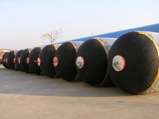 คุณภาพ รางเรือยางนิวเมติก Marine Fender Roller Marine Jetty Fenders โรงงาน